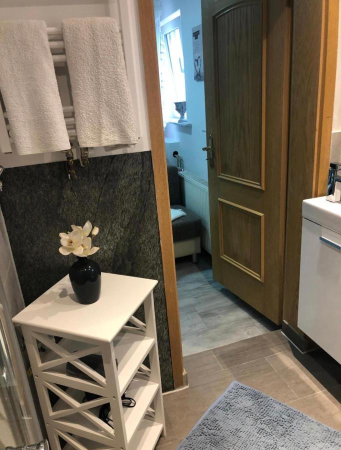 Kleine gemütliche Einliegerwohnung mit Garten und Pool Nordstemmen Exterior foto